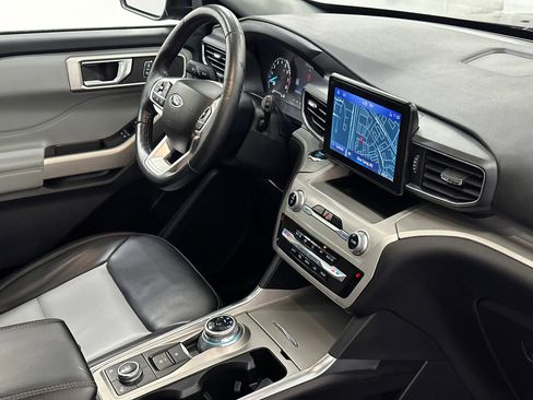 Used 2022 Ford Explorer XLT w/ Equipment Group 202A image 10