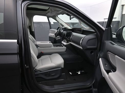 New 2026 Ford Expedition Active RWD image 12