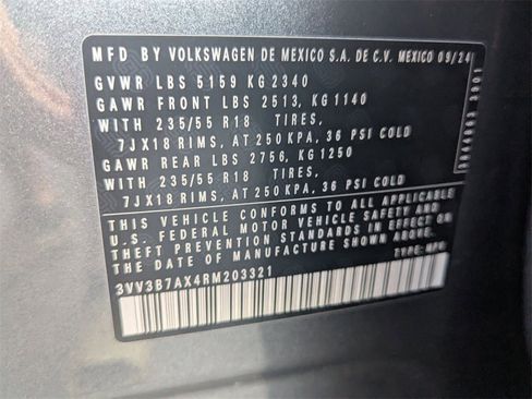 Used 2024 Volkswagen Tiguan SE image 34