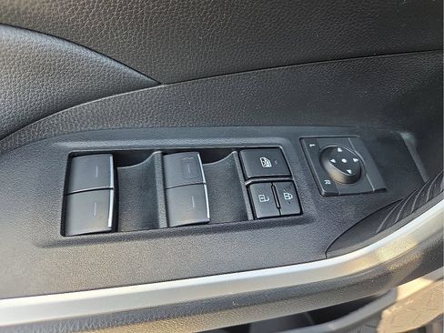 Used 2025 Toyota RAV4 XLE AWD/4WD image 15