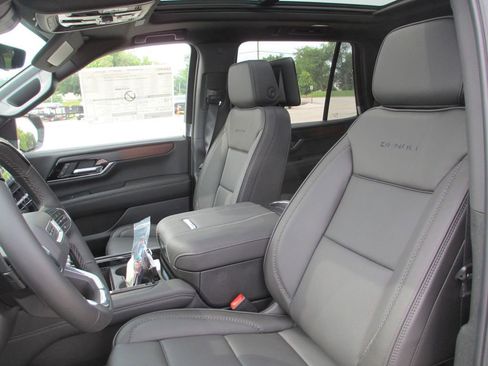 New 2026 GMC Yukon Denali w/ Denali Reserve Package AWD/4WD image 11
