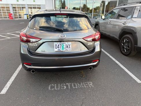 Used 2017 MAZDA MAZDA3 Grand Touring w/ Premium Equipment Package FWD image 4