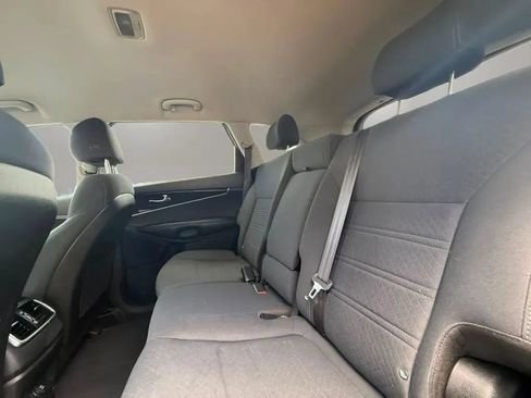 Used 2018 Kia Sorento FWD image 14