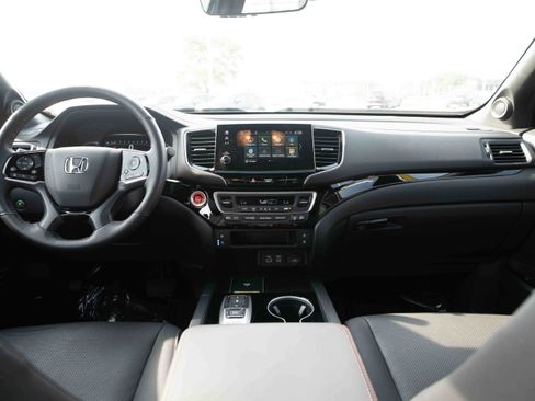 Used 2025 Honda Passport Black Edition image 20