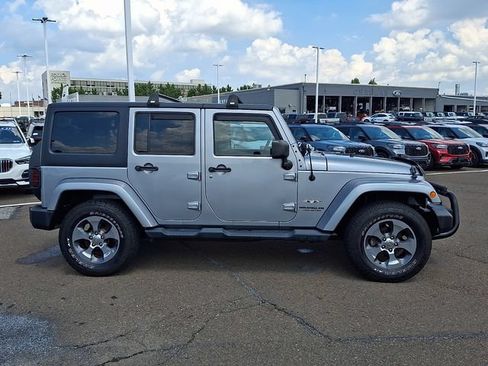 Used 2017 Jeep Wrangler Unlimited Sahara w/ Dual Top Group AWD/4WD image 6