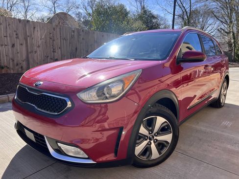 Used 2018 Kia Niro LX image 1