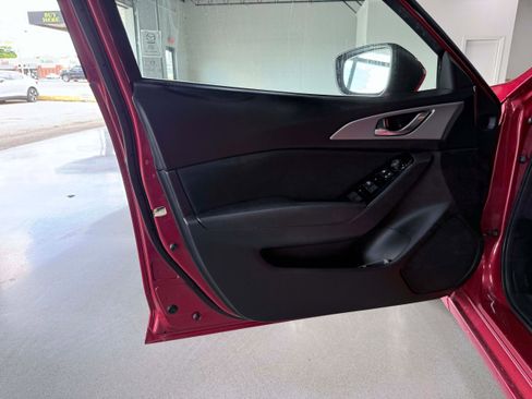 Used 2017 MAZDA MAZDA3 Sport FWD image 10