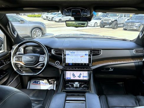 Used 2022 Jeep Grand Wagoneer Series II w/ Convenience Group III AWD/4WD image 12