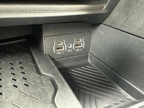 Used 2025 Chrysler Pacifica Limited FWD image 20