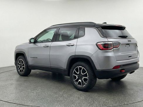 Used 2025 Jeep Compass Trailhawk AWD/4WD image 6