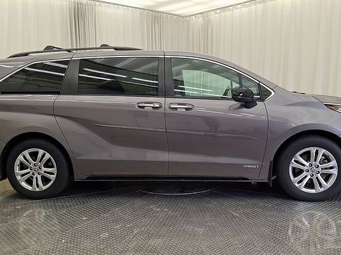 Certified 2021 Toyota Sienna XSE w/ XSE Plus Package AWD/4WD image 7