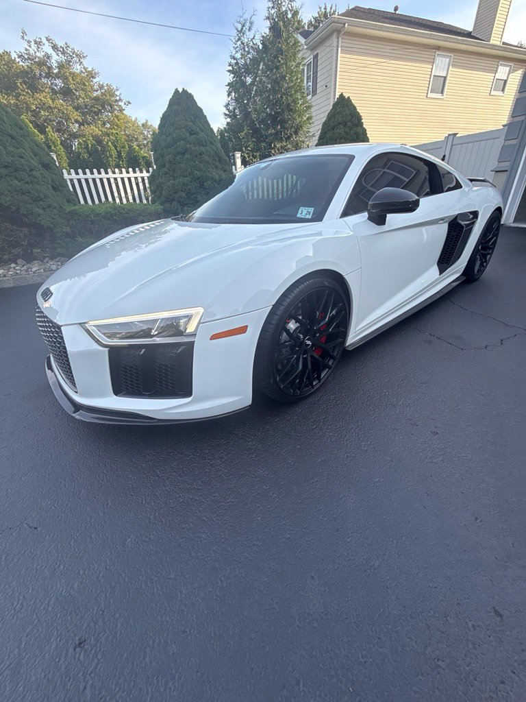 Used 2018 Audi R8 V10 w/ Premium Package RWD image 11