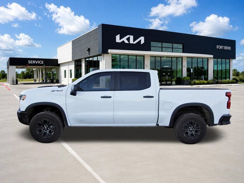 Used 2023 Chevrolet Silverado 1500 ZR2 w/ Technology Package AWD/4WD image 8