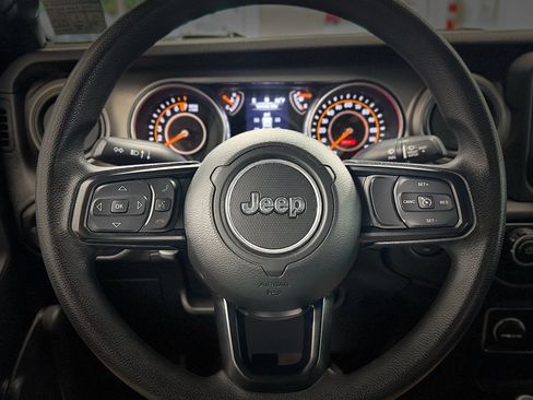 Used 2019 Jeep Wrangler Sport AWD/4WD image 14