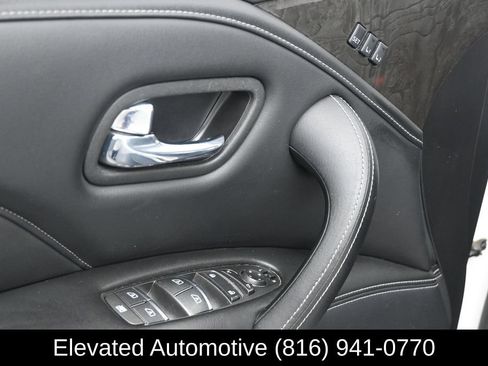 Used 2022 INFINITI QX80 Luxe w/ Cargo Package AWD/4WD image 18