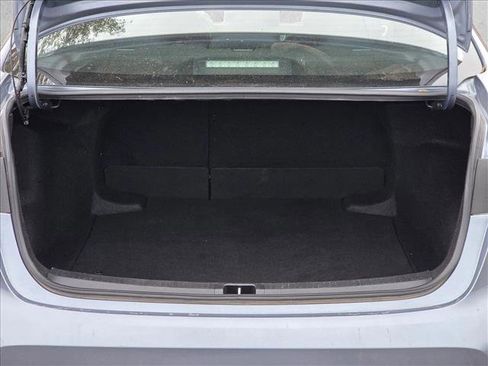 Used 2022 Toyota Corolla LE image 6