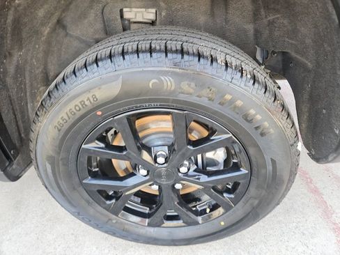 Used 2024 Jeep Grand Cherokee L Laredo image 25