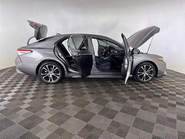 Used 2020 Toyota Camry SE FWD image 16