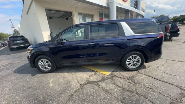 Certified 2024 Kia Carnival LX FWD image 6