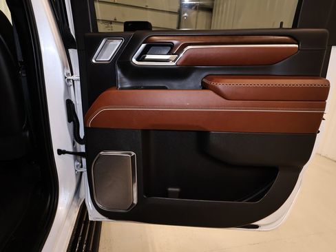 Used 2024 GMC Sierra 3500 Denali Ultimate image 17