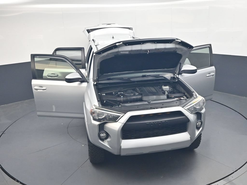 Used 2017 Toyota 4Runner SR5 AWD/4WD image 37