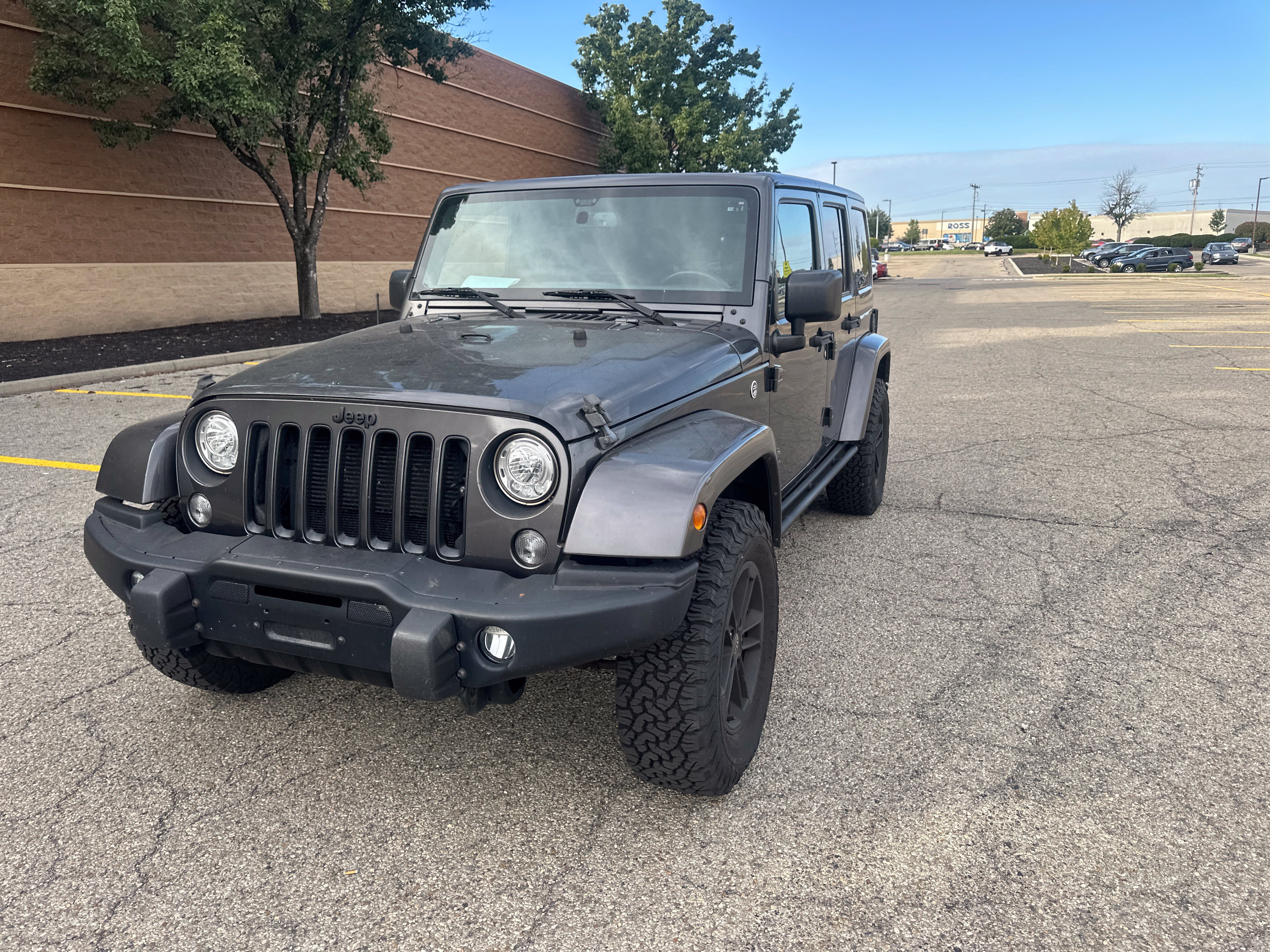 Used 2017 Jeep Wrangler Unlimited Sahara AWD/4WD image 11