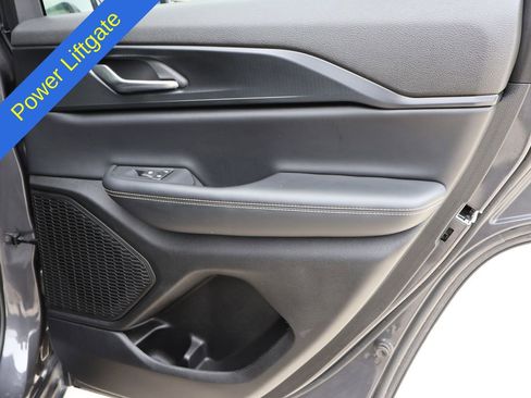 Used 2023 Jeep Grand Cherokee Altitude AWD/4WD image 12