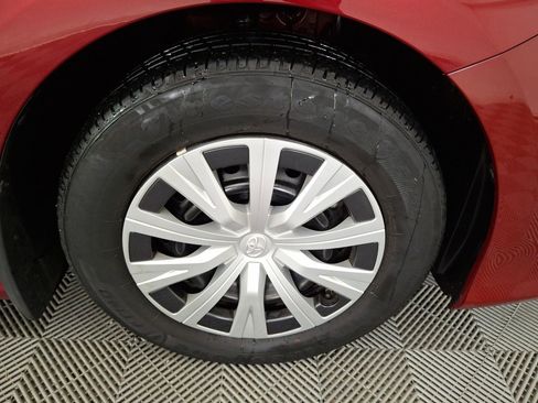 Certified 2022 Toyota Camry LE image 26