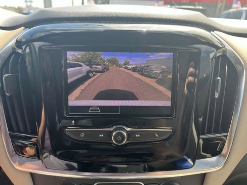 Used 2023 Chevrolet Traverse LS image 27