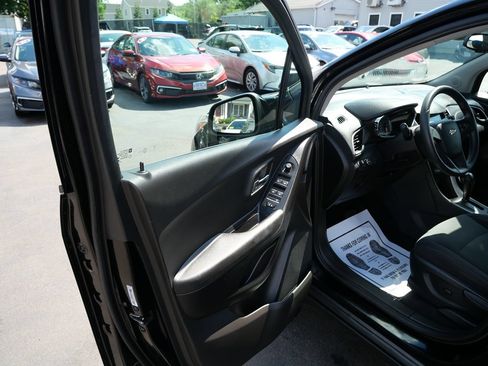 Used 2017 Chevrolet Trax LS AWD/4WD image 16