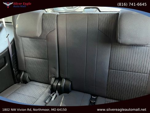 Used 2017 GMC Yukon SLE w/ SLE Value Package image 11