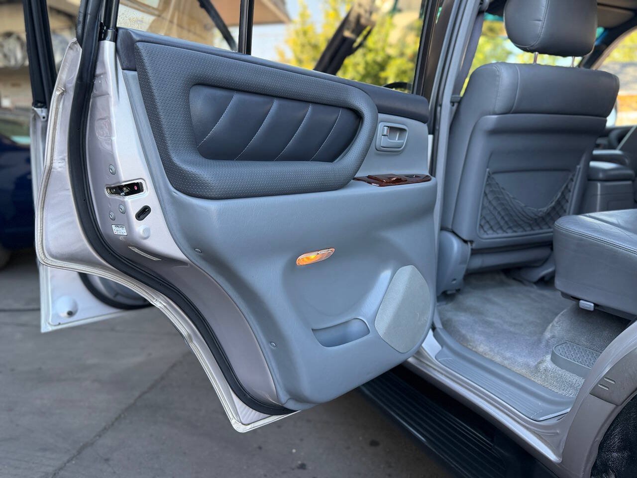 Used 1999 Toyota Land Cruiser w/ Leather Trim Pkg AWD/4WD image 29