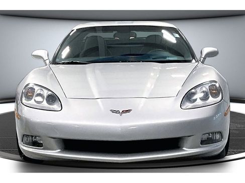 Used 2007 Chevrolet Corvette Coupe w/ Preferred Equipment Group RWD image 4