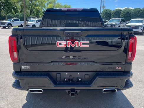 Used 2023 GMC Sierra 1500 AT4 w/ Technology Package AWD/4WD image 5