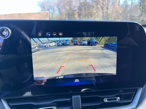 Used 2025 Chevrolet Equinox LT image 17