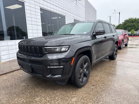 Used 2025 Jeep Grand Cherokee L Limited w/ Black Appearance Package image 4