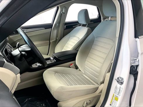 Used 2020 Ford Fusion SE image 24