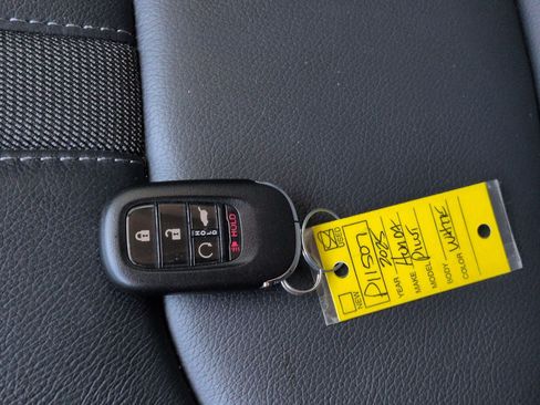 Used 2025 Honda Pilot Touring image 33