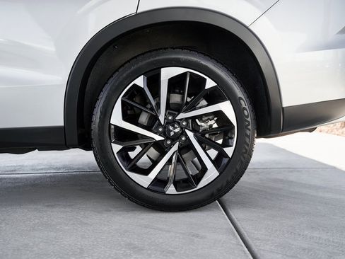 Used 2024 Mitsubishi Outlander SE image 8