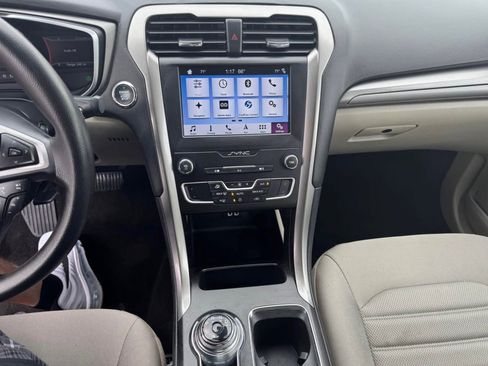 Used 2019 Ford Fusion SE image 9