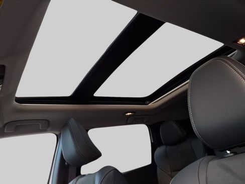 New 2025 Mitsubishi Outlander SE image 16