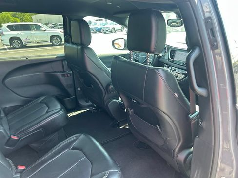 Used 2025 Chrysler Pacifica Select FWD image 36