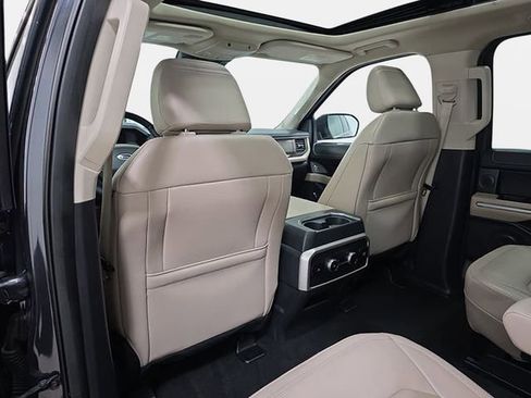 Used 2024 Ford Expedition Limited AWD/4WD image 12
