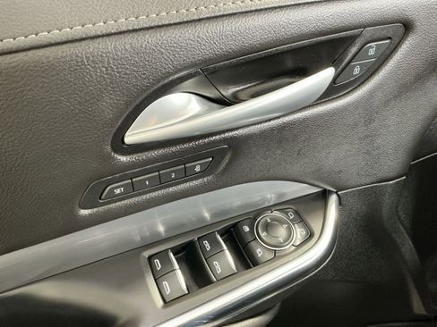 Used 2024 Cadillac XT4 Premium Luxury image 16