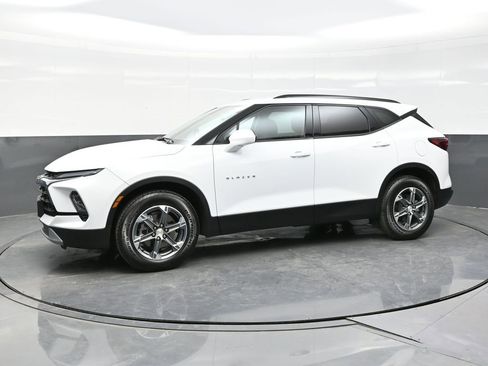 Used 2025 Chevrolet Blazer LT w/ Convenience Package AWD/4WD image 3