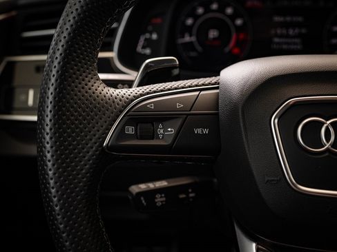 Certified 2024 Audi RS Q8 image 32