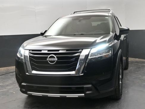 Used 2023 Nissan Pathfinder SL image 3