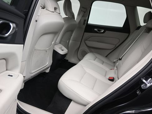Certified 2024 Volvo XC60 B5 Core w/ Protection Package Premier AWD/4WD image 15