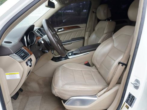 Used 2013 Mercedes-Benz GL 550 4MATIC image 28