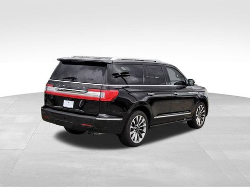 Used 2018 Lincoln Navigator Select w/ Technology Package RWD image 4